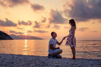 Sürpriz Evlenme Teklifleri İçin Kişiye Özel Hediye Fikirleri